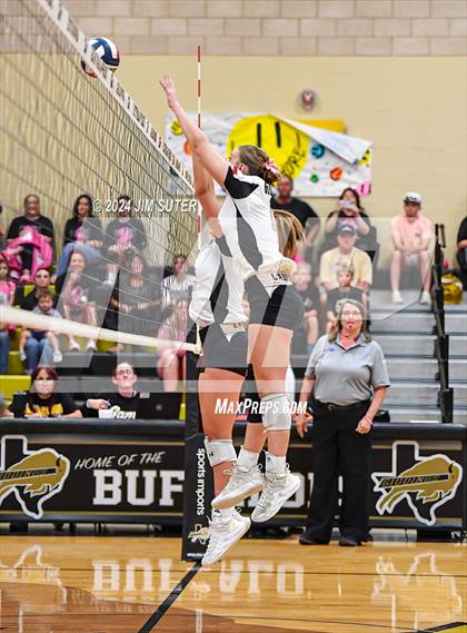 Thumbnail 2 in Giddings vs Caldwell photogallery.