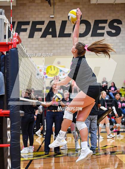 Thumbnail 3 in Giddings vs Caldwell photogallery.