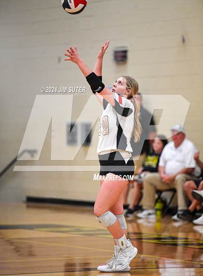 Thumbnail 2 in Giddings vs Caldwell photogallery.