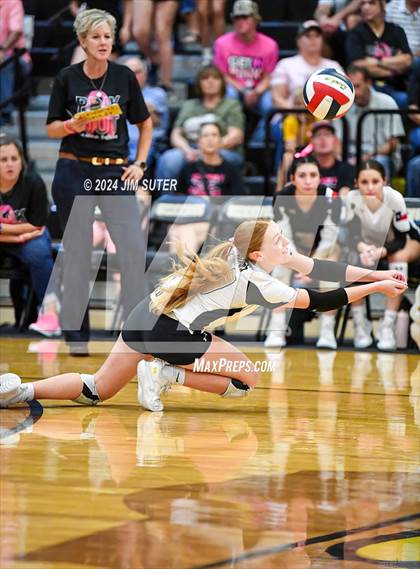 Thumbnail 1 in Giddings vs Caldwell photogallery.