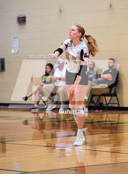Thumbnail 1 in Giddings vs Caldwell photogallery.