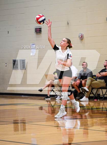 Thumbnail 3 in Giddings vs Caldwell photogallery.