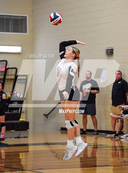 Thumbnail 2 in Giddings vs Caldwell photogallery.