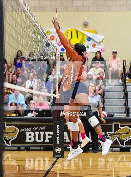 Thumbnail 1 in Giddings vs Caldwell photogallery.