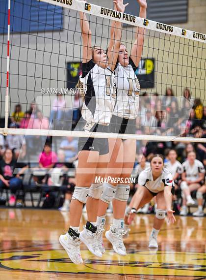 Thumbnail 3 in Giddings vs Caldwell photogallery.