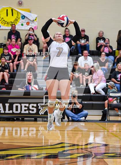 Thumbnail 2 in Giddings vs Caldwell photogallery.
