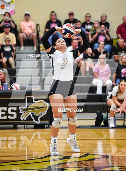 Thumbnail 3 in Giddings vs Caldwell photogallery.