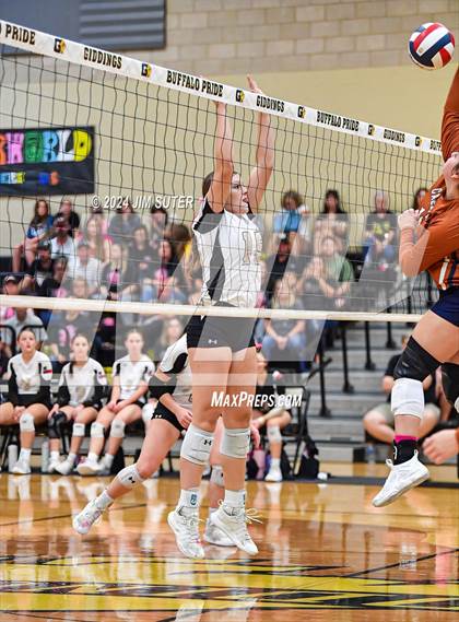 Thumbnail 2 in Giddings vs Caldwell photogallery.