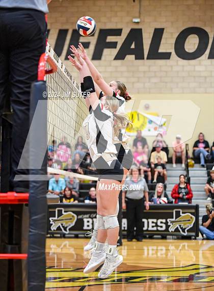 Thumbnail 3 in Giddings vs Caldwell photogallery.