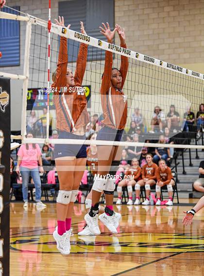 Thumbnail 3 in Giddings vs Caldwell photogallery.