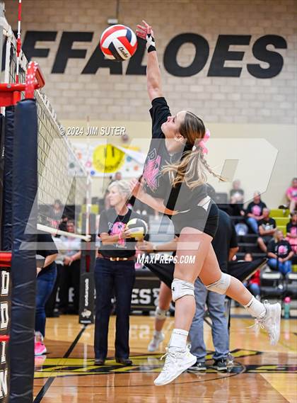 Thumbnail 2 in Giddings vs Caldwell photogallery.