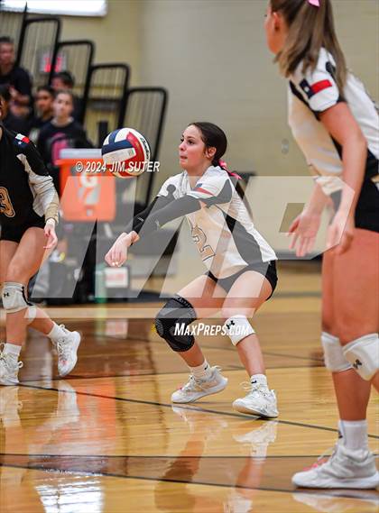Thumbnail 2 in Giddings vs Caldwell photogallery.