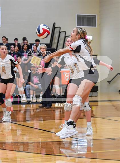Thumbnail 3 in Giddings vs Caldwell photogallery.