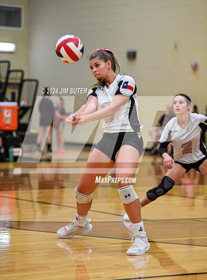 Thumbnail 2 in Giddings vs Caldwell photogallery.