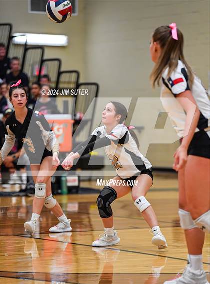 Thumbnail 3 in Giddings vs Caldwell photogallery.