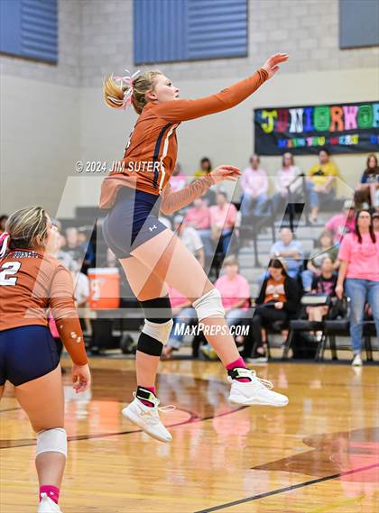 Thumbnail 1 in Giddings vs Caldwell photogallery.