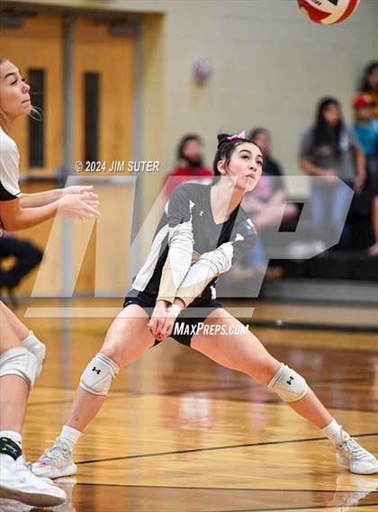 Thumbnail 3 in Giddings vs Caldwell photogallery.