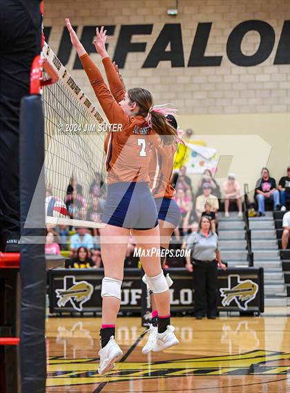 Thumbnail 3 in Giddings vs Caldwell photogallery.