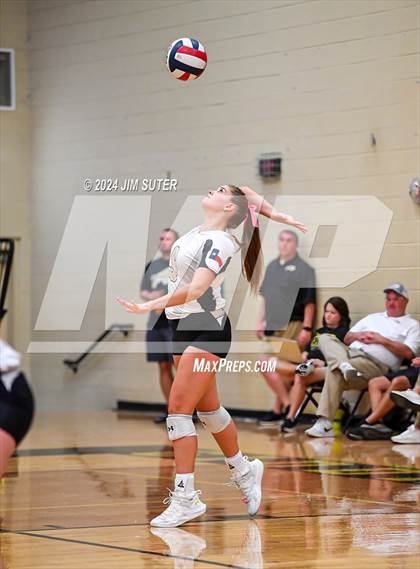 Thumbnail 3 in Giddings vs Caldwell photogallery.