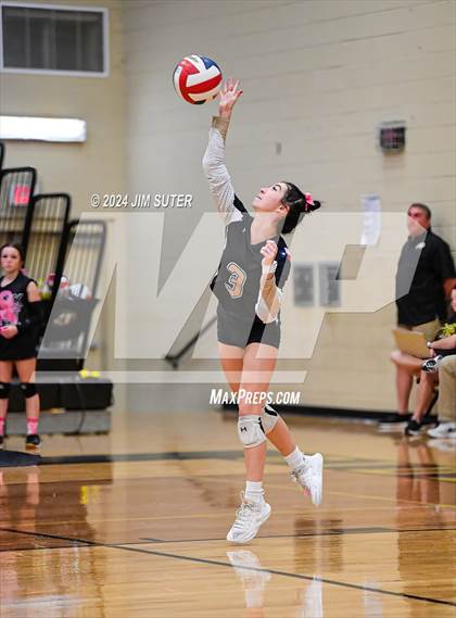 Thumbnail 2 in Giddings vs Caldwell photogallery.