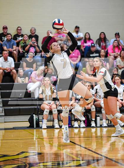 Thumbnail 1 in Giddings vs Caldwell photogallery.
