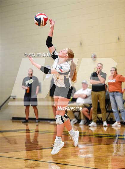 Thumbnail 2 in Giddings vs Caldwell photogallery.