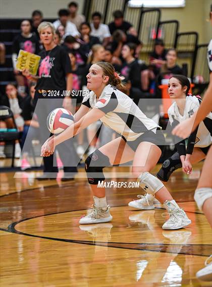 Thumbnail 1 in Giddings vs Caldwell photogallery.