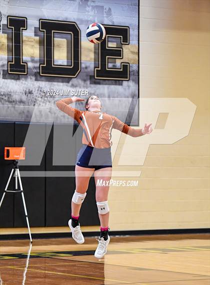 Thumbnail 3 in Giddings vs Caldwell photogallery.