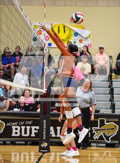 Thumbnail 2 in Giddings vs Caldwell photogallery.