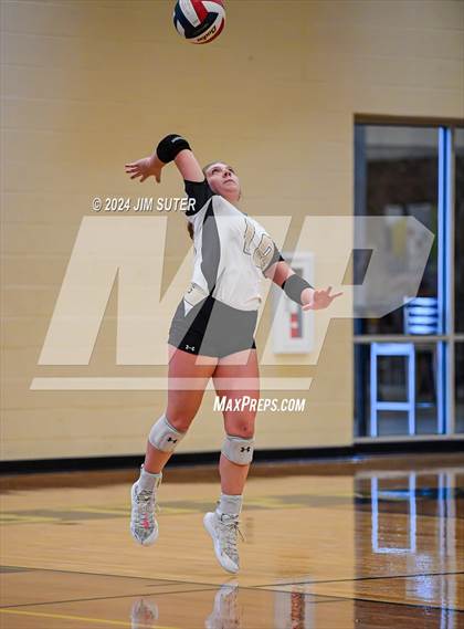 Thumbnail 2 in Giddings vs Caldwell photogallery.