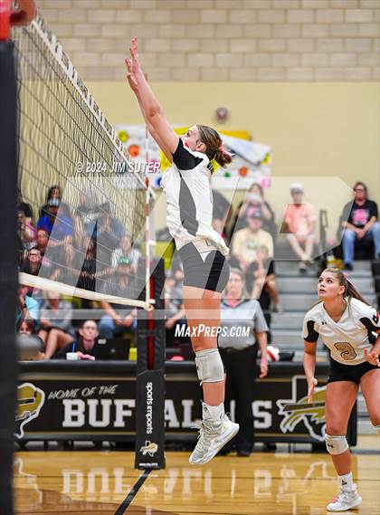 Thumbnail 3 in Giddings vs Caldwell photogallery.