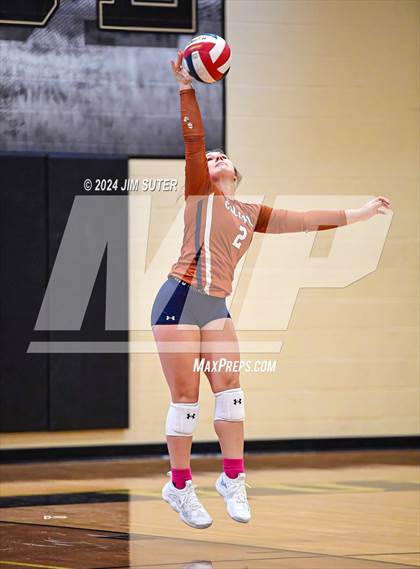 Thumbnail 1 in Giddings vs Caldwell photogallery.