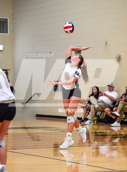Thumbnail 3 in Giddings vs Caldwell photogallery.