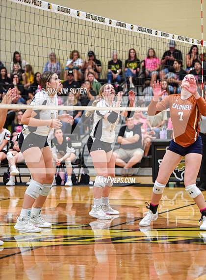 Thumbnail 3 in Giddings vs Caldwell photogallery.