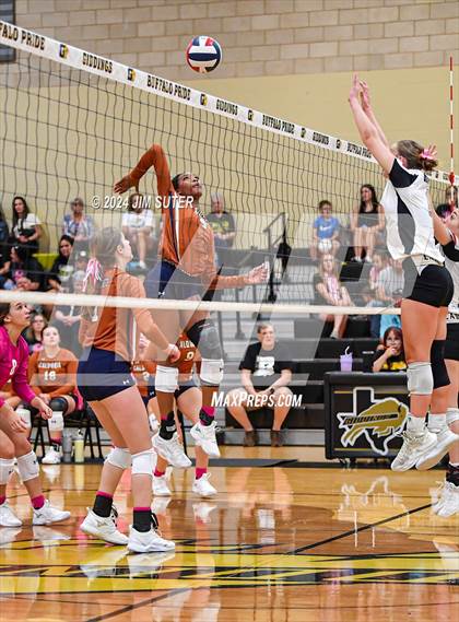 Thumbnail 2 in Giddings vs Caldwell photogallery.
