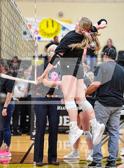Thumbnail 2 in Giddings vs Caldwell photogallery.