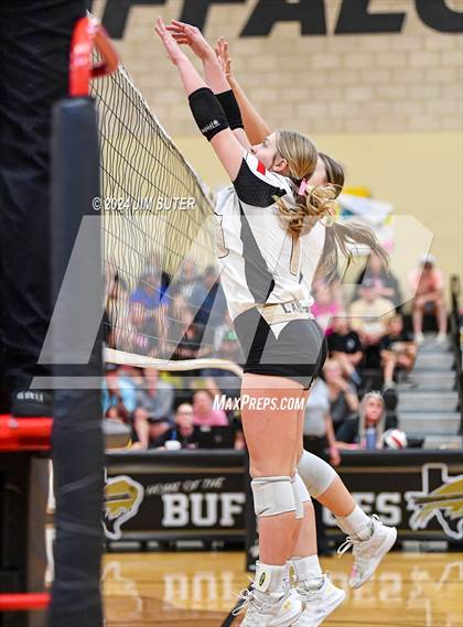 Thumbnail 2 in Giddings vs Caldwell photogallery.