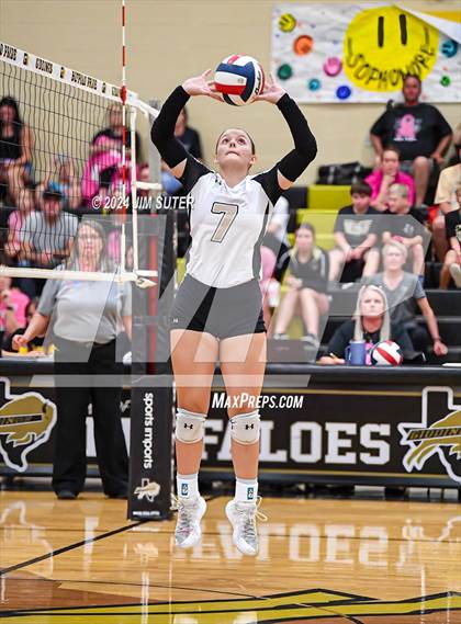 Thumbnail 1 in Giddings vs Caldwell photogallery.