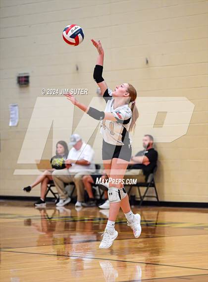 Thumbnail 3 in Giddings vs Caldwell photogallery.