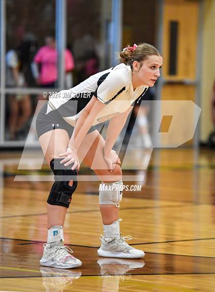 Thumbnail 3 in Giddings vs Caldwell photogallery.