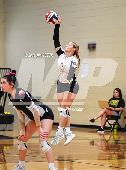 Thumbnail 1 in Giddings vs Caldwell photogallery.