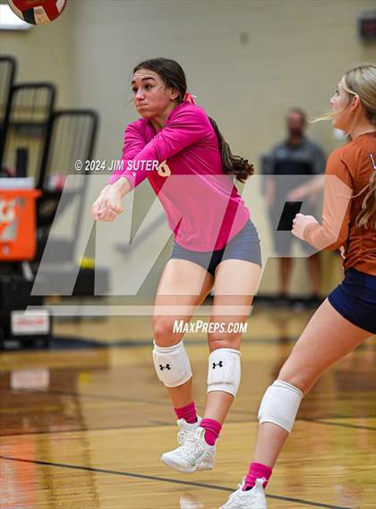 Thumbnail 3 in Giddings vs Caldwell photogallery.
