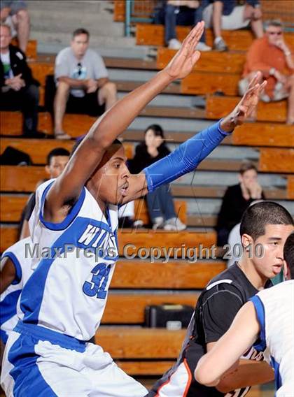 Thumbnail 1 in Windward vs. Huntington Beach (MaxPreps Holiday Classic) photogallery.