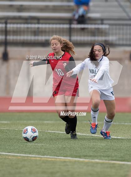 Thumbnail 1 in Glenwood Springs vs. Valor Christian (CHSAA 4A Semi-Final) photogallery.