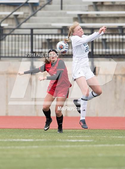 Thumbnail 2 in Glenwood Springs vs. Valor Christian (CHSAA 4A Semi-Final) photogallery.