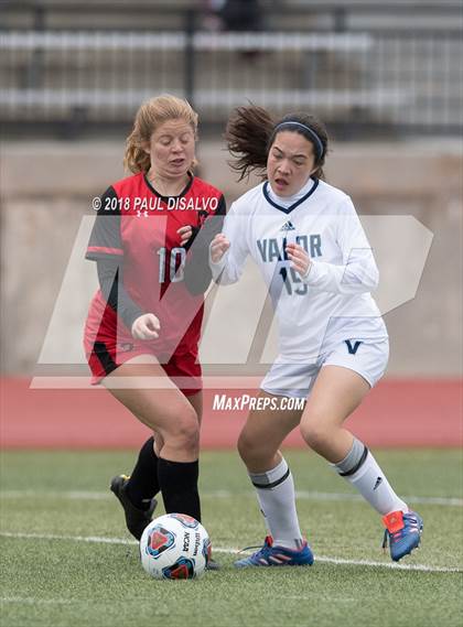 Thumbnail 2 in Glenwood Springs vs. Valor Christian (CHSAA 4A Semi-Final) photogallery.