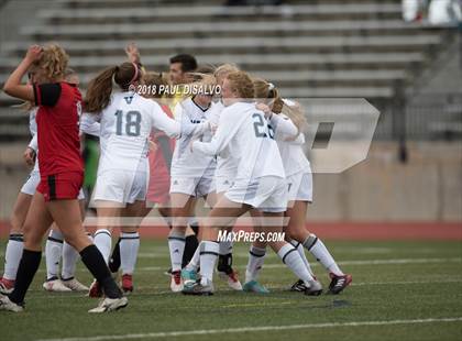 Thumbnail 3 in Glenwood Springs vs. Valor Christian (CHSAA 4A Semi-Final) photogallery.