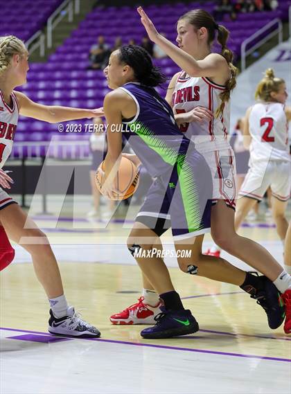 Thumbnail 2 in Timpanogos vs. Springville (UHSAA 5A Quarterfinal) photogallery.
