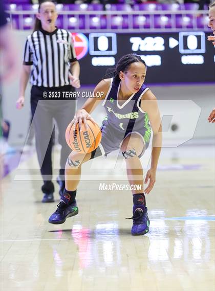 Thumbnail 3 in Timpanogos vs. Springville (UHSAA 5A Quarterfinal) photogallery.