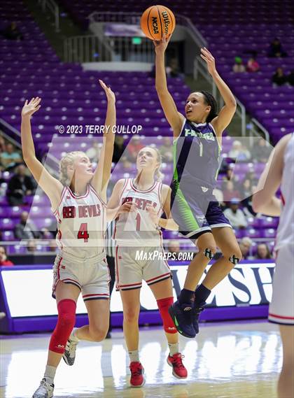 Thumbnail 3 in Timpanogos vs. Springville (UHSAA 5A Quarterfinal) photogallery.